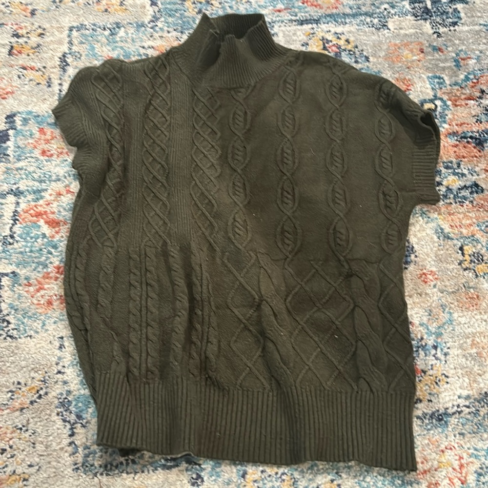 cute green short sleeve sweater 💚💚